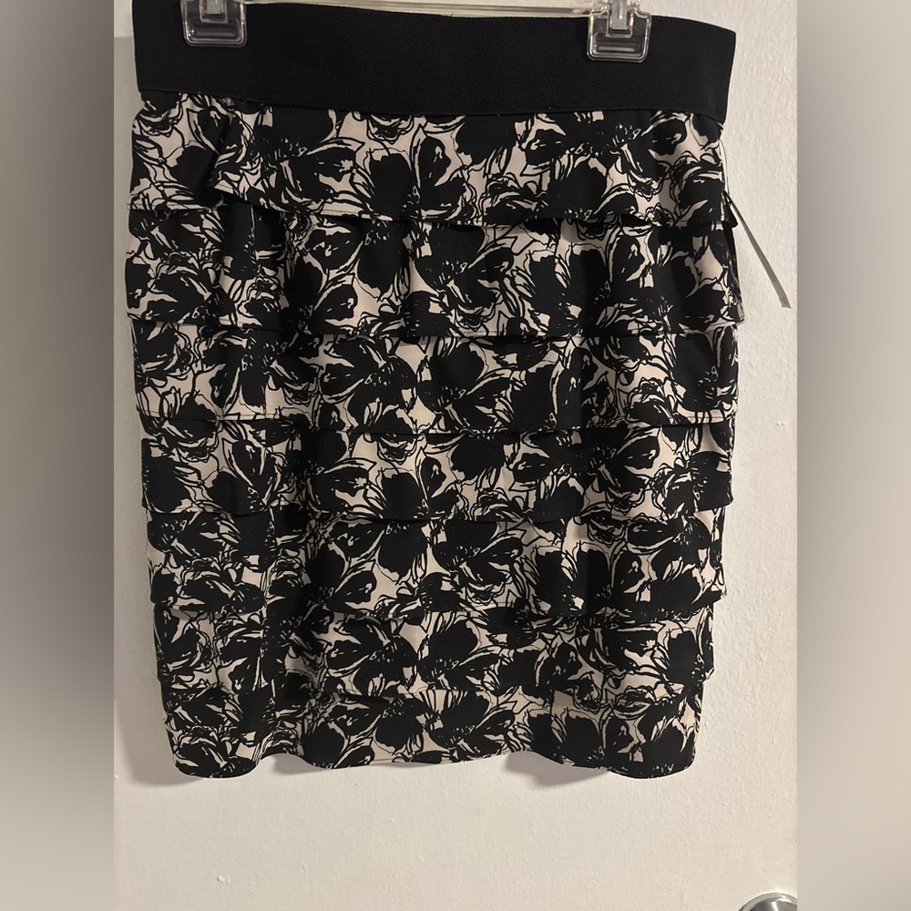 Alfani Petite 8 Tiered Floral Skirt Black White Ruffle NWT Stretch Waist